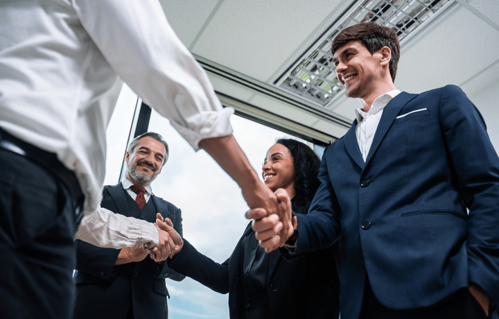 Traditional deal sourcing vs modern AI-powered approach
