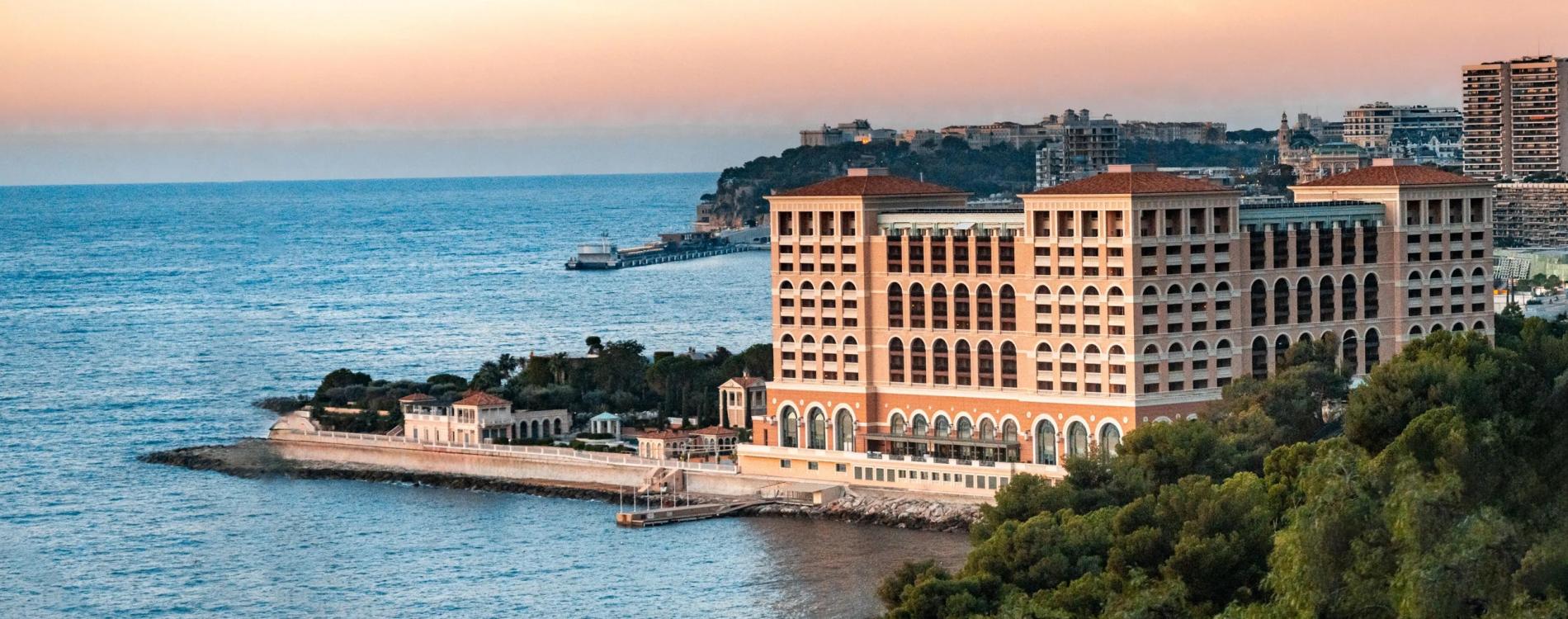 Hotels & Resorts